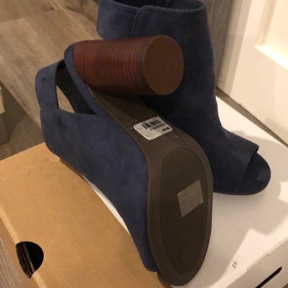 Open toe booties - Picture 4 of 4